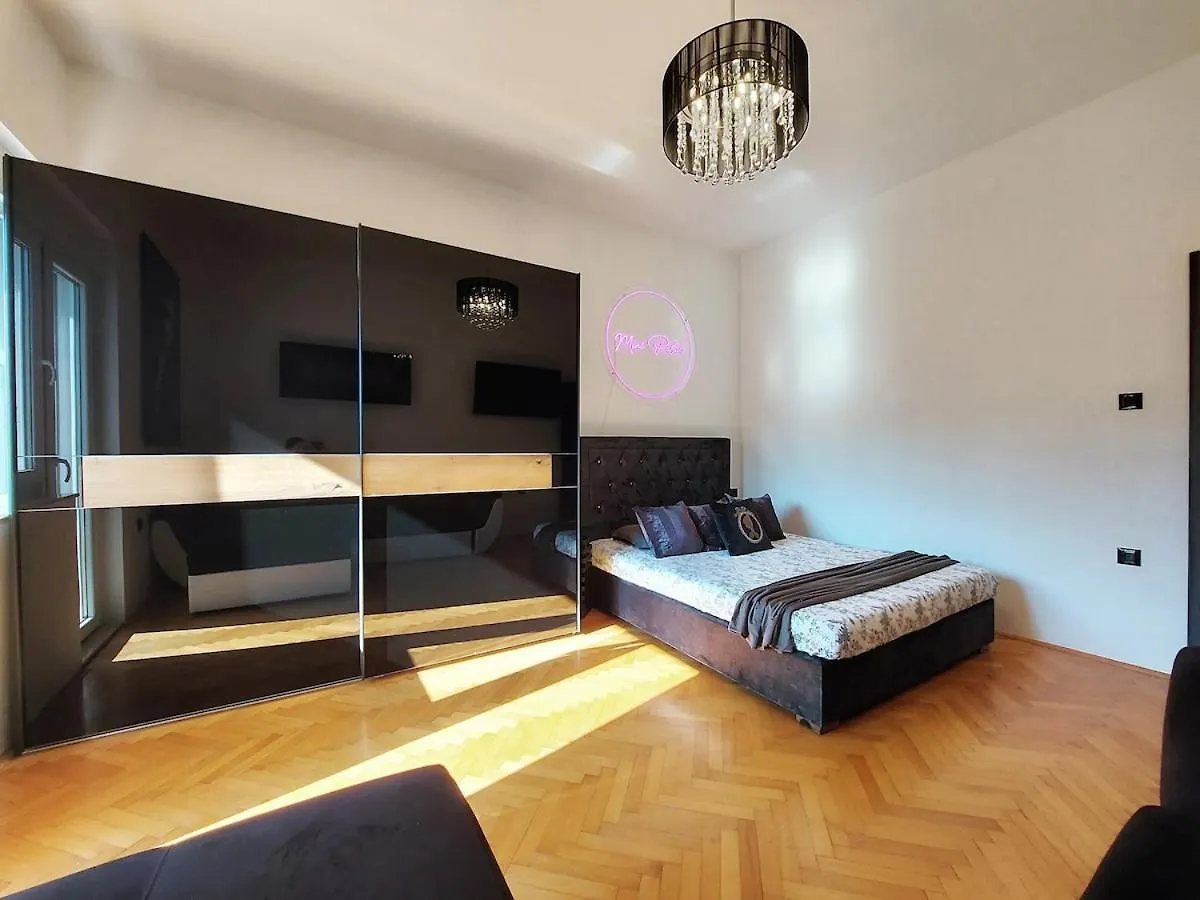 Mini Palais - Beachfront, 5 Min Center, Terrace Split Croatia