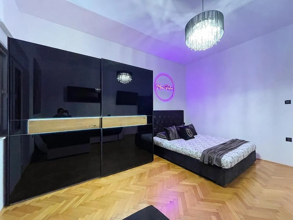 Mini Palais - Beachfront, 5 Min Center, Terrace Split Apartment