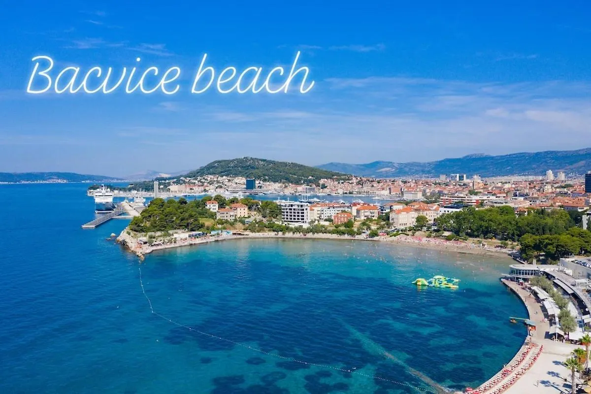 Apartment Mini Palais - Beachfront, 5 Min Center, Terrace Split