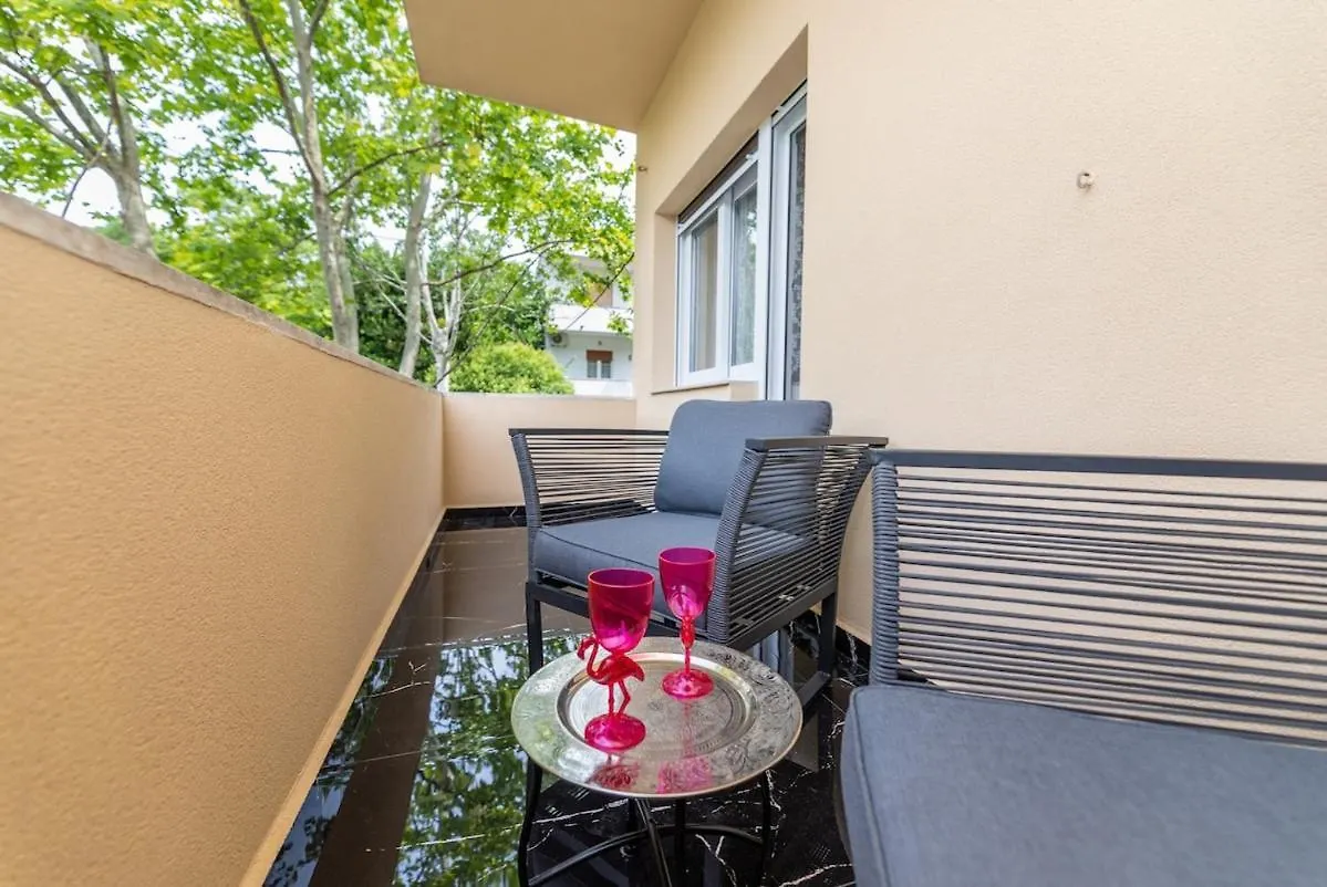 Mini Palais - Beachfront, 5 Min Center, Terrace Split