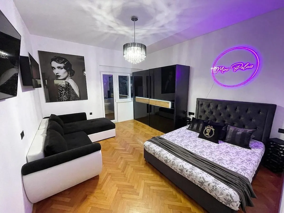 Mini Palais - Beachfront, 5 Min Center, Terrace Split Apartment
