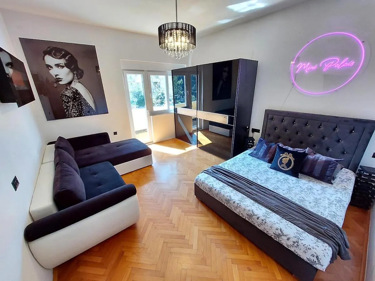 Mini Palais - Beachfront, 5 Min Center, Terrace Split