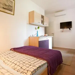 Centar 2 Private With Ensuite And Kitchenette Appartement