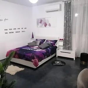 Russell's House In The Center & Appartement