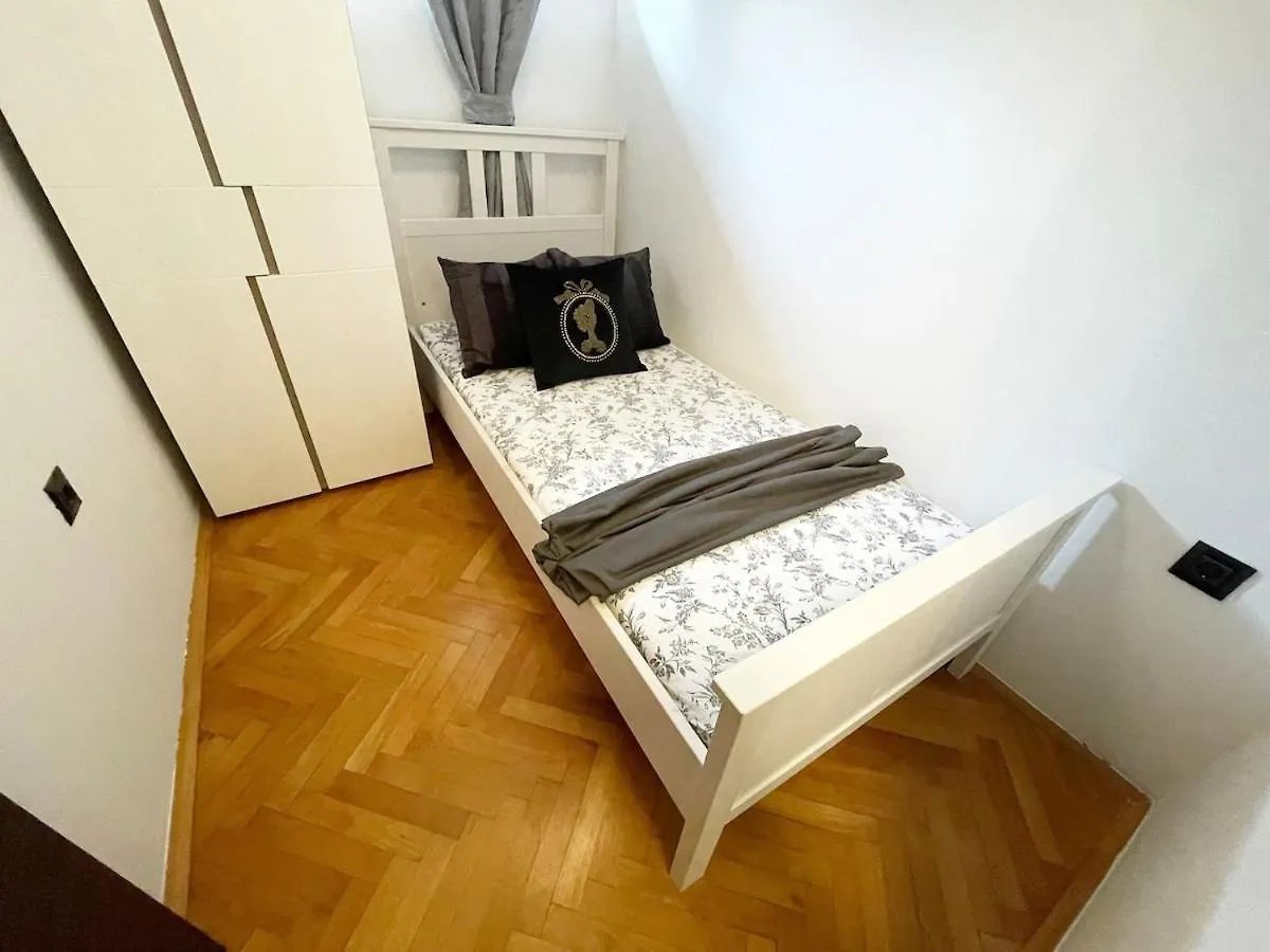 Apartmán Mini Palais - Beachfront, 5 Min Center, Terrace Split